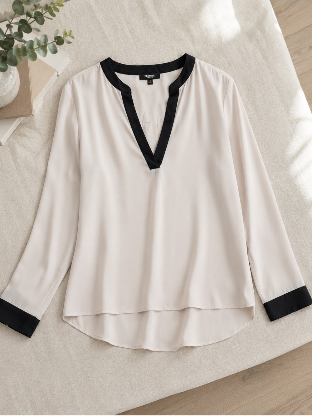 Premise Studio Colorblock V-Neck Blouse – Size Medium